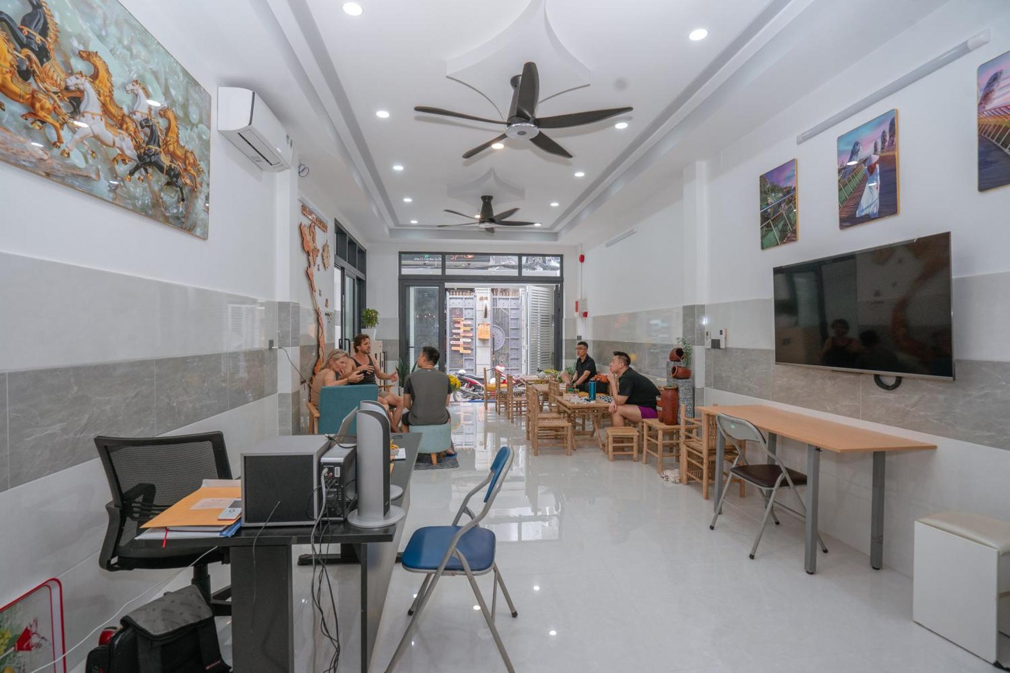 Aloha Saigon Premium Hostel By Local Travel Experts - Newly Opened, Less-Touristy Location, Spacious Rooms, Glass Shower Bathroom, Free Breakfast & Walking Tour Ho Chi Minh City Exterior photo